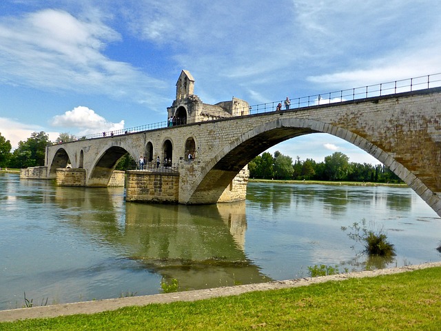 Huissier Avignon