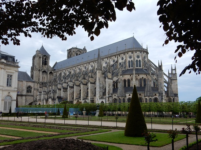 Huissier Bourges